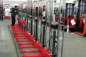 電動(dòng)堆高車(chē)