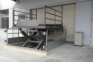 剪叉式升降貨梯